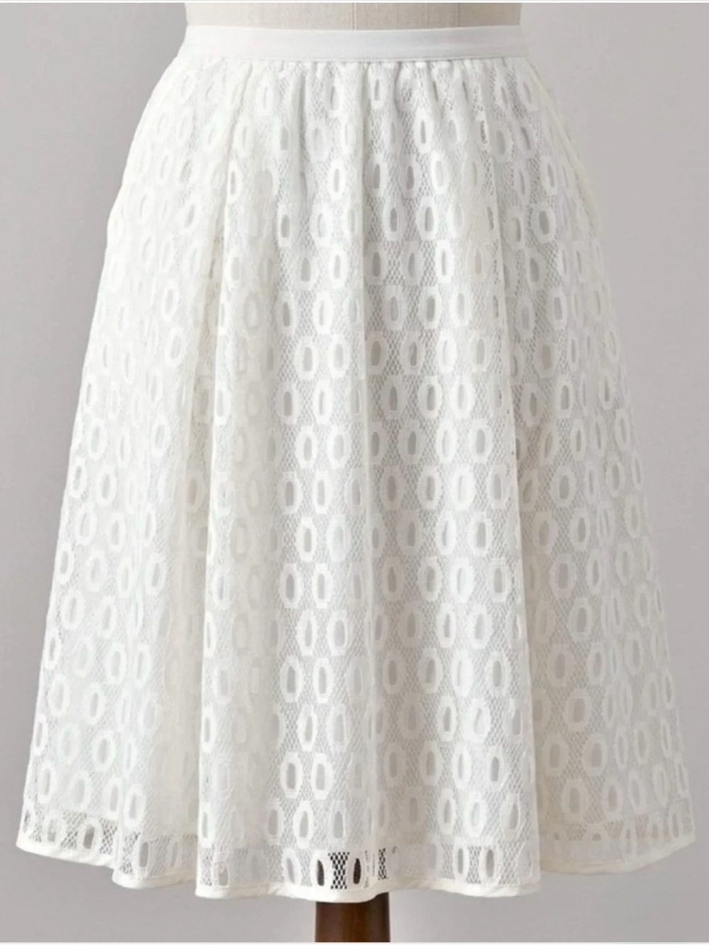 New Without Tags: Anthropologie / Maeve Lawn Party Eyelet Skirt